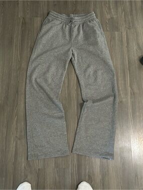 Relaxed fit straight leg grey sweatpants with open hem